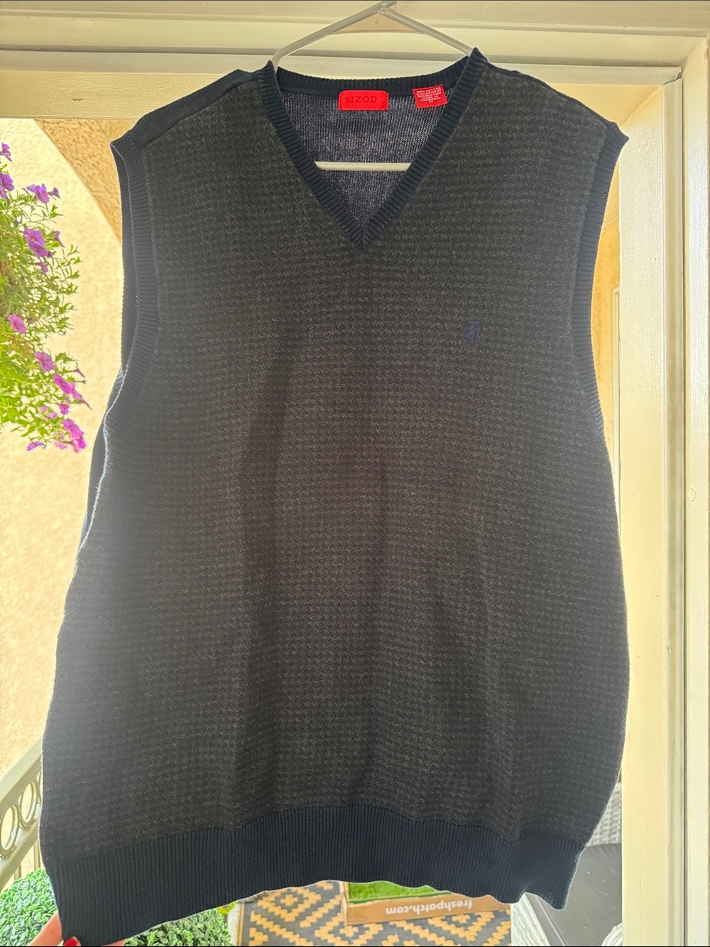 Izod Men’s Navy Blue V-Neck Sweater Vest